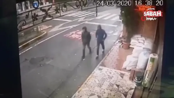 İstanbul’da güpegündüz yaşanan kapkaç dehşeti kamerada | Video