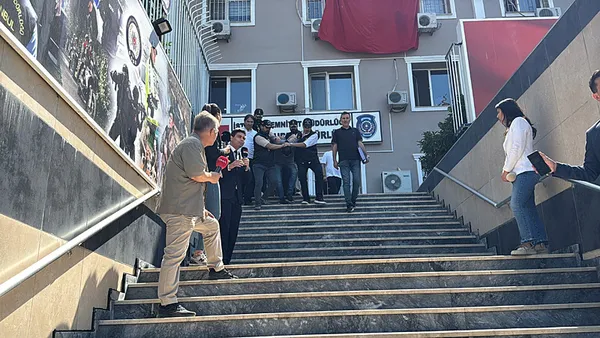 son-dakika-ayse-tokyaz-cinayetinde-sok-detaylar-katil-cemil-kocun-suc-dosyasi-kabarik-cikti-500-bin-tl-detayi-1752728010320.jpg SON DAKİKA! Ayşe Tokyaz cinayetinde şok detaylar: Katil Cemil Koç'un suç dosyası kabarık çıktı! 500 bin TL detayı