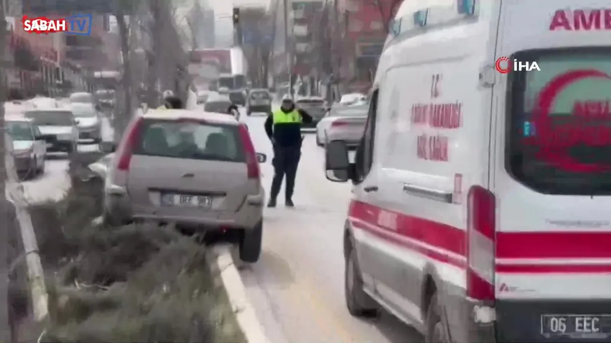 Ankara’da feci kaza! Otomobil yayalara çarptı: 1’i ağır, 2 yaralı | Video videosunu izle Ankara’da feci kaza! Otomobil yayalara çarptı: 1’i ağır, 2 yaralı | Video videosunu izle