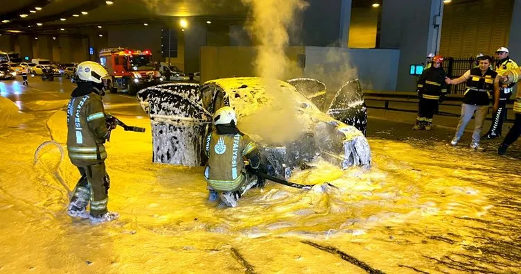 Seyir halindeki otomobil, Çağlayan Tüneli’nde alev alev yandı!