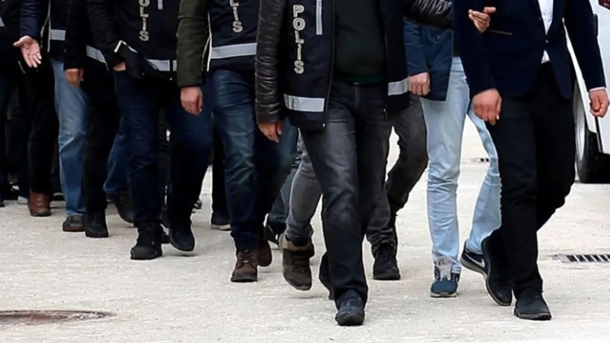 100 milyar liralık kamu zararına neden olmuşlardı: Suç örgütü operasyonunda 20 tutuklama! 100 milyar liralık kamu zararına neden olmuşlardı: Suç örgütü operasyonunda 20 tutuklama!