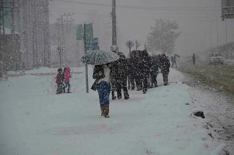Akşam başlıyor! Meteoroloji’den kuvvetli hava durumu uyarısı! İstanbul’da kar yağacak!