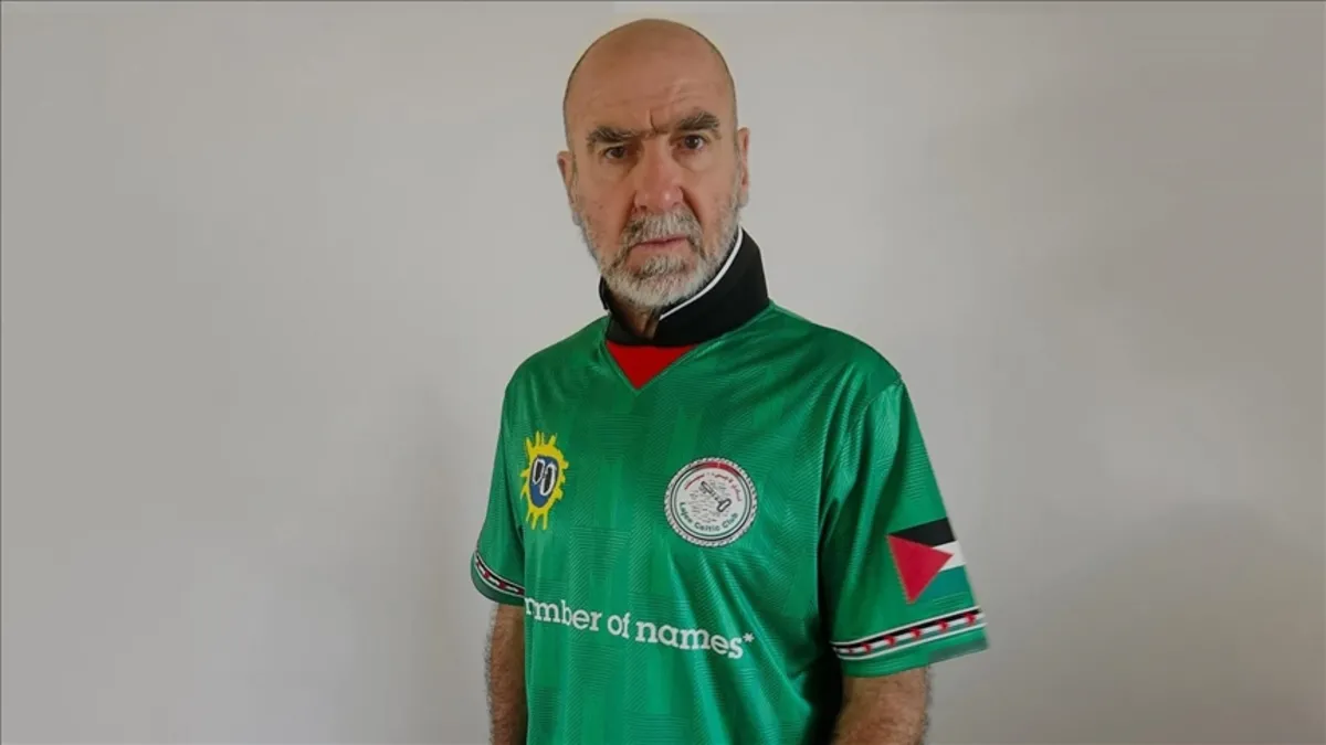 Eric Cantona’dan Mervan Barguti için tasarlanan formaya destek Eric Cantona’dan Mervan Barguti için tasarlanan formaya destek