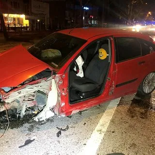 Kazadan kurtulanlara arkadan gelen otomobil çarptı