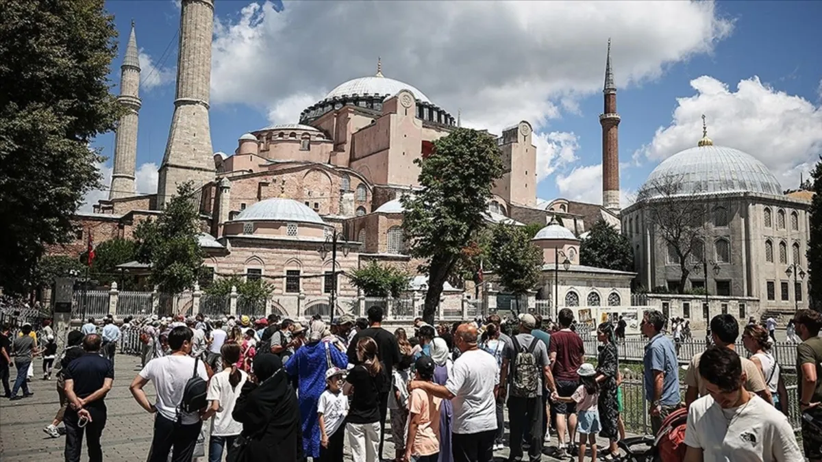 Ekimde turist sayısı yüzde 9,25 arttı Ekimde turist sayısı yüzde 9,25 arttı