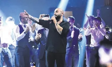 Sahneden Tilbe’ye selam yolladı