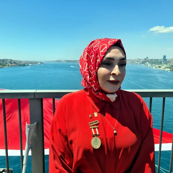 15-temmuz-kahramani-vahide-sefkatlioglu-10-yil-degil-110-yil-da-olsa-biz-o-geceyi-acimizi-asla-unutmayacagiz-1783947413622.jpg