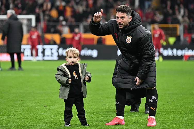 Son dakika haberi: Okan Buruk’tan Mertens’e teklif! Tecrübeli teknik adamdan sürpriz karar...