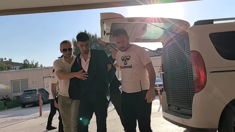 Kalaşnikofla kız arkadaşının kapısına dayanan şahıstan kan donduran tehditler: Bu kızın organlarını yakacağım