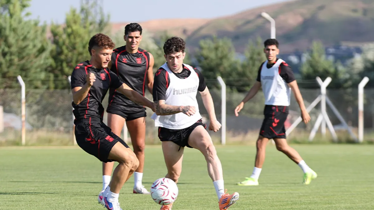Sivasspor’da yeni sezon mesaisi başladı! Sivasspor’da yeni sezon mesaisi başladı!