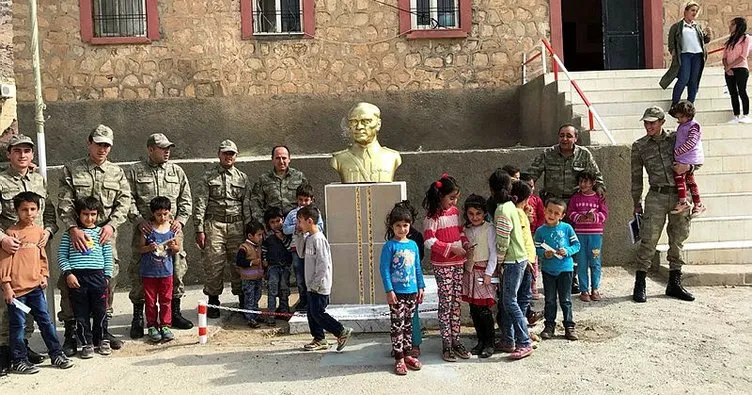 Atatürk büstü, köy okulundaki yerine konuldu