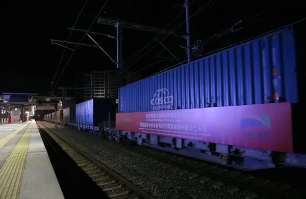 İstanbul'da tarihi an! Marmaray'ı kullanarak Avrupa'ya geçti