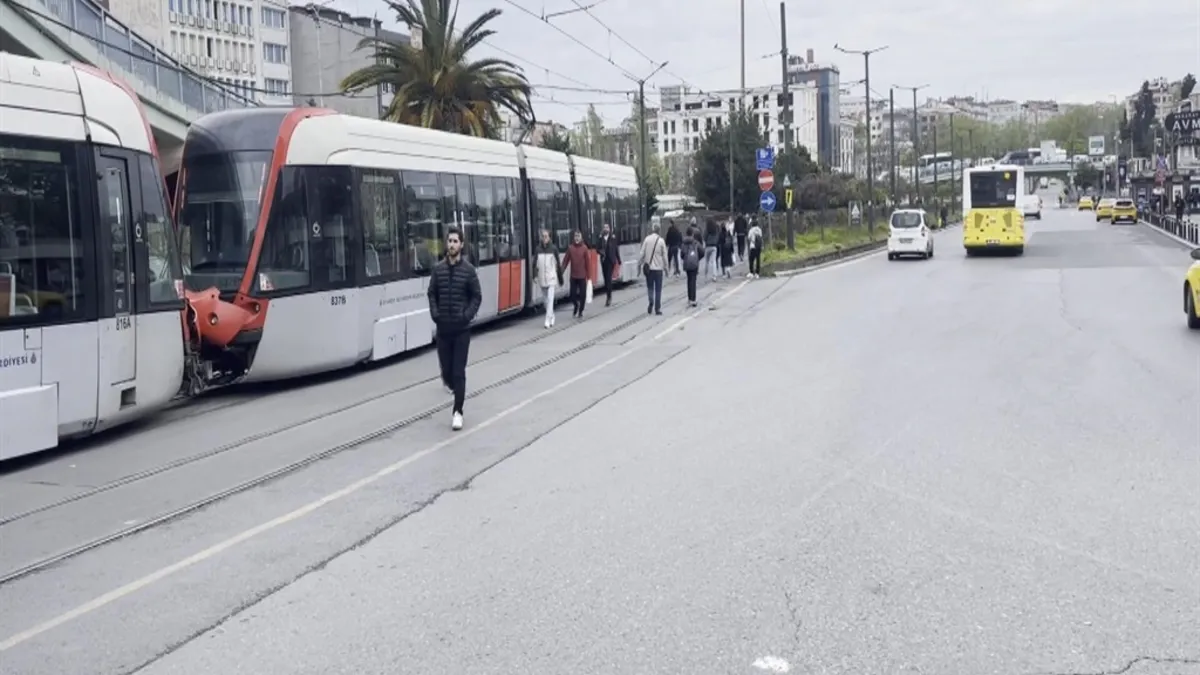 Kabataş-Bağcılar tramvay hattında arıza nedeniyle seferler aksadı Kabataş-Bağcılar tramvay hattında arıza nedeniyle seferler aksadı