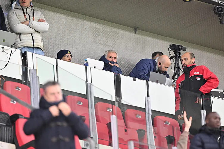 SON DAKİKA FENERBAHÇE HABERİ: Jose Mourinho’nun gitmek istediği takımı duyurdular! İngilizlerden bomba iddia...