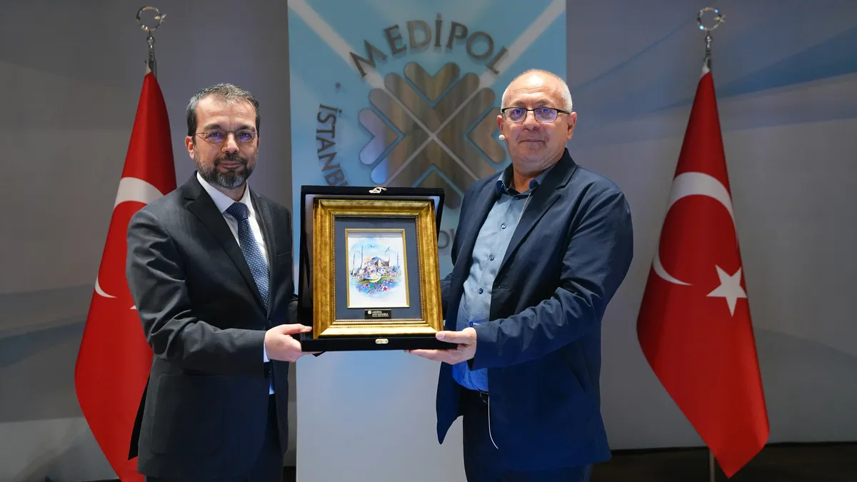 Tarih konuşmaları serisi başladı: Avrupa merkezli tarihe karşı yeni bir dünya inşası ele alındı! Tarih konuşmaları serisi başladı: Avrupa merkezli tarihe karşı yeni bir dünya inşası ele alındı!