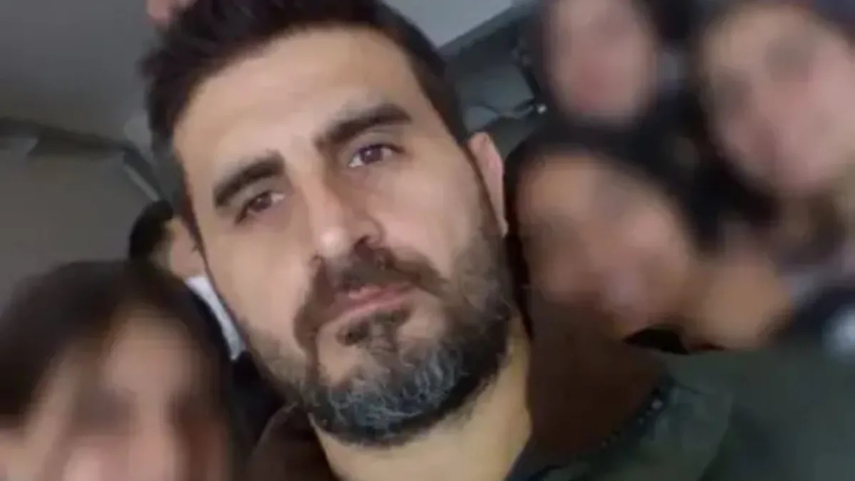 Almanya'da yakalanan cinayet zanlısı Ramazan Ağaçhanlı'nın Türkiye'ye getirilme anı.
