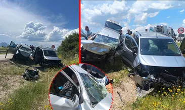 Isparta’da feci kaza! 2 otomobil kafa kafaya çarpıştı: Ölü ve yaralılar var! #isparta