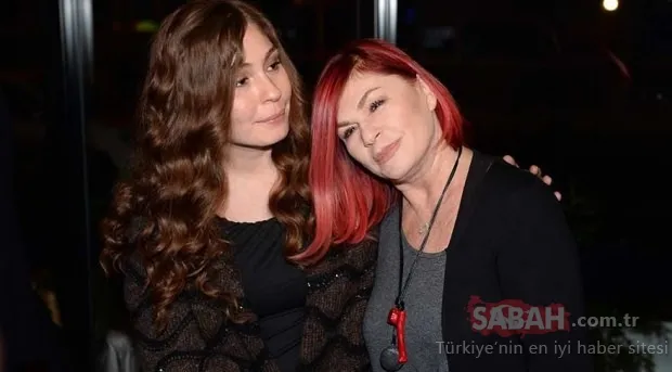 Meğer o ünlü şarkıcı kızıymış! 63 yaşındaki şarkıcı Emel Müftüoğlu’nun kızı annesinin yolundan gidiyor!