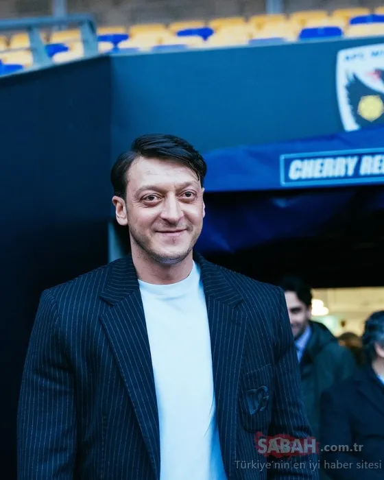 Mesut Özil’e anne nasihati! Dünyaca ünlü futbolcu ’duvarımda asılı’ diyerek açıkladı