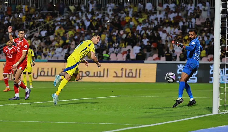 Son dakika haberi: Cristiano Ronaldo fırtınası devam ediyor! Al Wehda maçında 925.golünü attı...