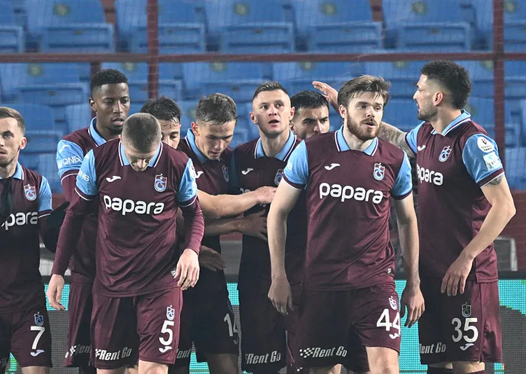 Son dakika haber: Trabzonspor - Hatayspor maçında tartışılan kararlar! VAR hakemine tepki...