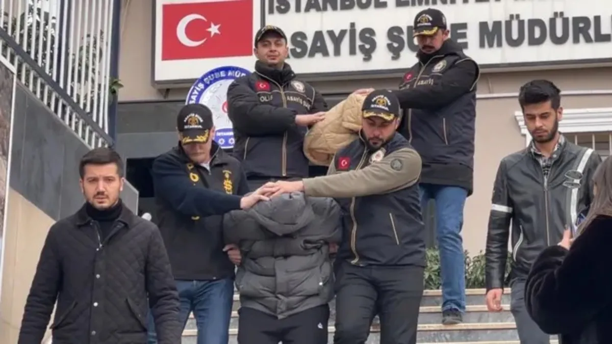 Merdaneyle kafasına vurdum ölünce çöpe attım Merdaneyle kafasına vurdum ölünce çöpe attım