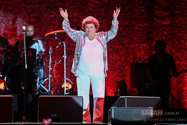 Ünlü şarkıcı Selda Bağcan’dan anlamlı hareket!