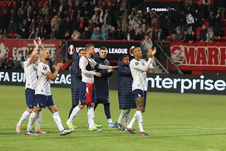 SON DAKİKA FENERBAHÇE HABERLERİ: Hollanda, Twente maçı sonrası Fenerbahçeli yıldızı konuşuyor! Tek başına engel oldu