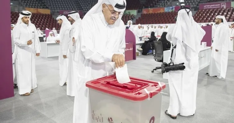 Katar’da referandum süreci: Anayasa değişikliği oylaması başladı