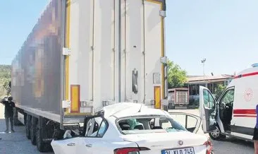 Otomobil, park halindeki TIR’a çarptı: Baba ve 3 çocuğu öldü #manisa