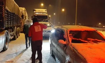 Yolda kalanlara Kızılay’dan sıcak çorba