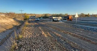 Nevşehir’de patates yüklü tır devrildi! Tonlarca patates yola saçıldı #nevsehir