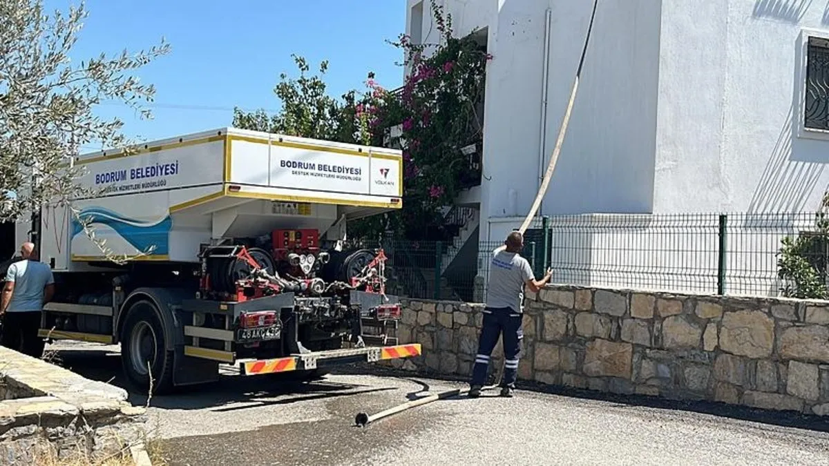 Bodrum’da vatandaşlar su tankerlerine akın etti