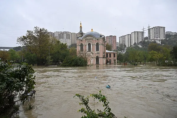 tarihi-300-yillik-sadabad-camii-sular-altinda-kaldi-1792050160687.jpg