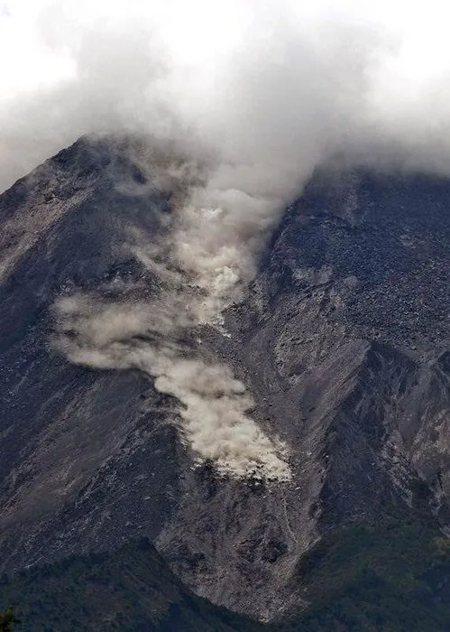 Endonezya’da volkan patlaması