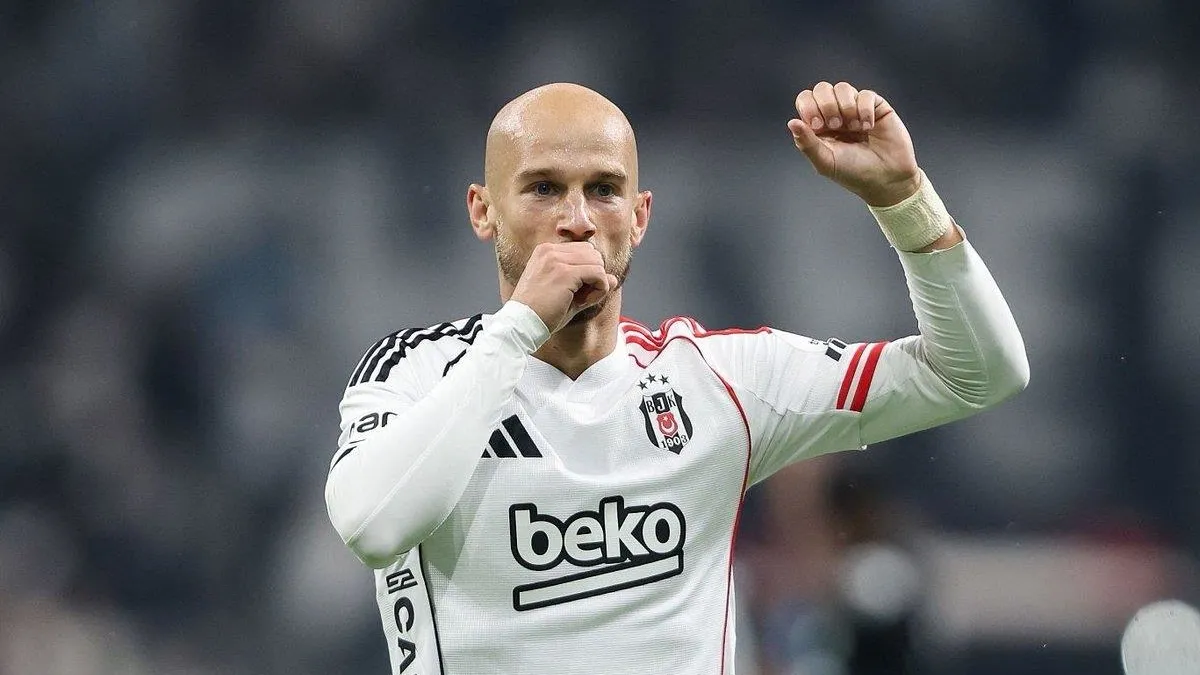 Trabzonspor'un Beşiktaşlı Vaclav Cerny'yi transfer etme ihtimaliyle ilgili haber görseli