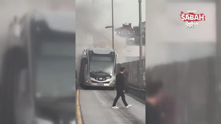 Metrobüs'te yangın paniği! Trafikte uzun araç kuyrukları oluştu