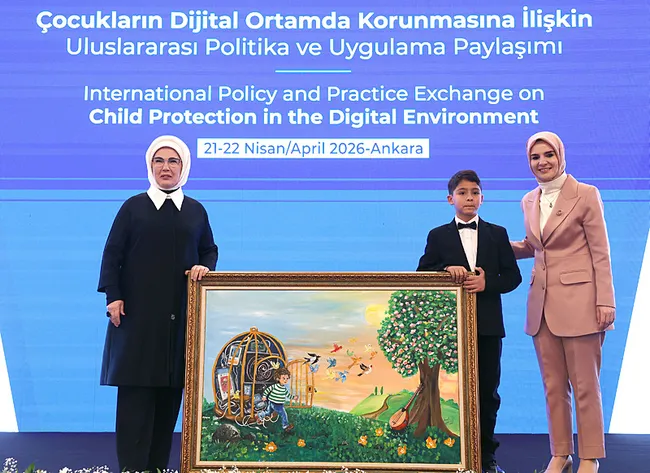 emine-erdogan-teknoloji-sirketlerinin-cocuk-dostu-tasarim-yapmalari-zorunluluktur-1776784596213.jpeg Emine Erdoğan: “Teknoloji şirketlerinin çocuk dostu tasarım yapmaları zorunluluktur”