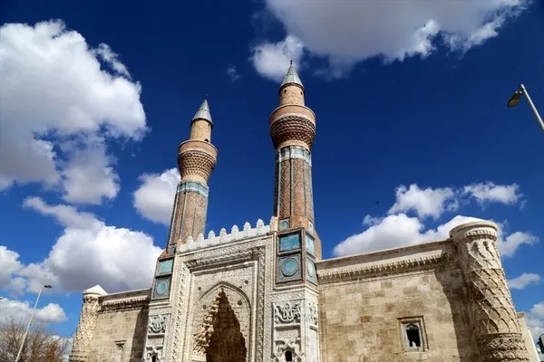 'Mavi Medrese'de son rötuşlar