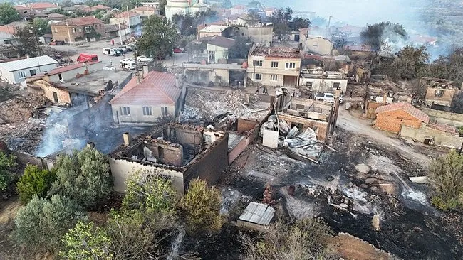 Çanakkale’deki orman yangınları kontrol altında: Evlerden geriye sadece küller kaldı! Bir canım bir kimiliğim kaldı!