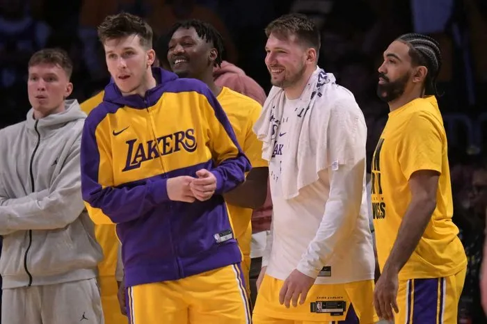 los-angeles-lakers-10-milyar-dolara-satilacak-yeni-sahibi-belli-oldu-1750399914460.jpeg
