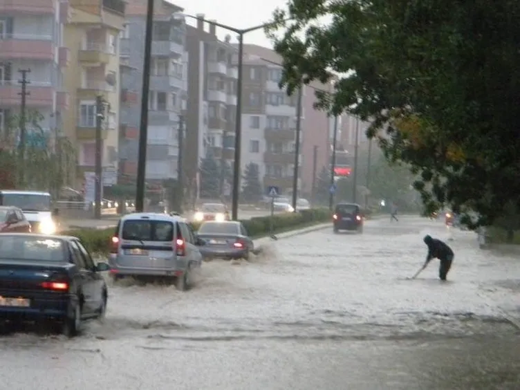 Edirne sokakları göle döndü