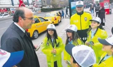 Minik polislerden trafik denetimi