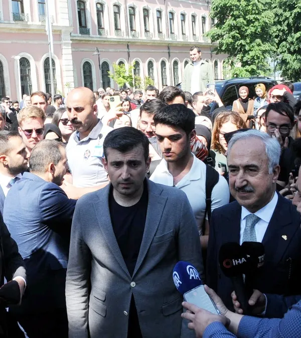 selcuk-bayraktar-iranda-helikopter-enkazinin-bulunmasini-degerlendirdi-1716305052567.jpg