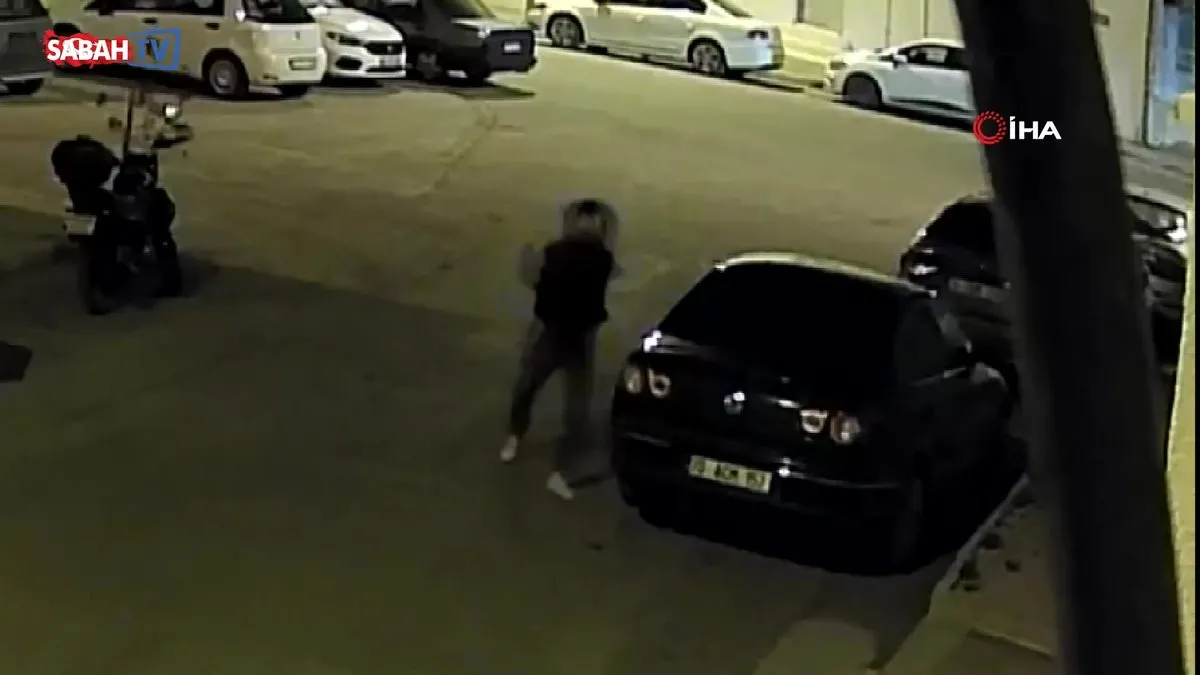 Karaman'da otomobile zarar veren kasklı saldırgan kamerada | Video