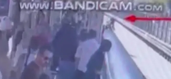 metrobuste-yan-bakma-kavgasi-cinayetle-bitmisti-o-anlarin-goruntusu-ortaya-cikti-iste-ferdi-arasin-son-anlari-1780934079166.jpg