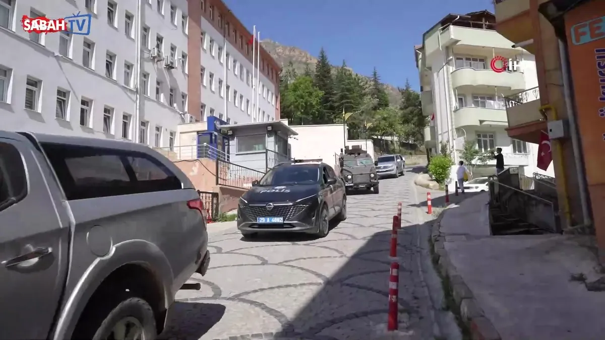 Eşini odunla döverek öldüren şahıs yakalandı | Video videosunu izle Eşini odunla döverek öldüren şahıs yakalandı | Video videosunu izle