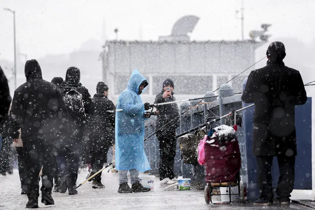 son-dakika-hava-durumu-uyarisi-meteoroloji-ve-akomdan-istanbul-icin-kar-alarmi-saat-verildi-kar-bir-anda-basti-1768131298186.jpg (2047×1365)
