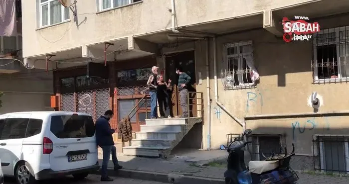 İstanbul’da uzun namlulu silahlarla apartmana giren kişiler mahalleliyi sokağa döktü | Video