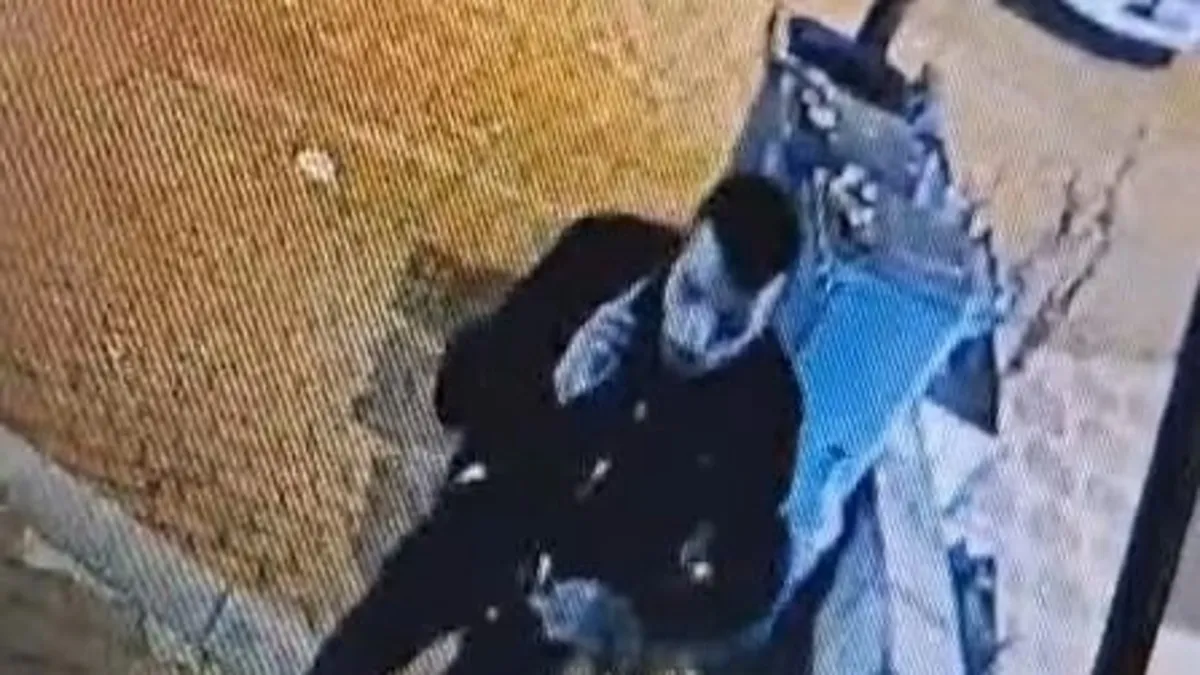 Bursa’da akılalmaz hırsızlık olayı: Polis kılığına girip 3 milyonluk vurgun yaptılar! Bursa’da akılalmaz hırsızlık olayı: Polis kılığına girip 3 milyonluk vurgun yaptılar!